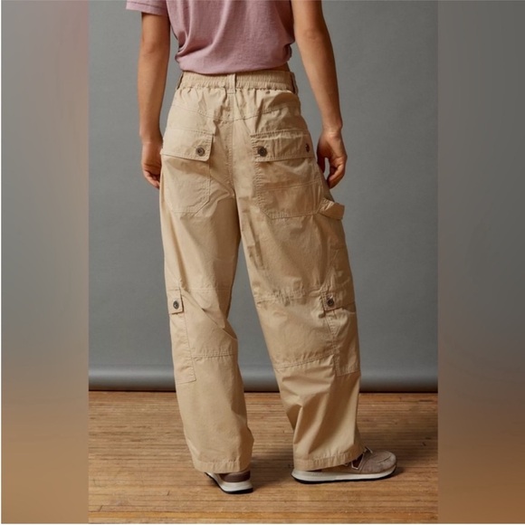 BDG Khaki Tan Cargo Wide Leg Baggy Pants Size 2 - Picture 2 of 7